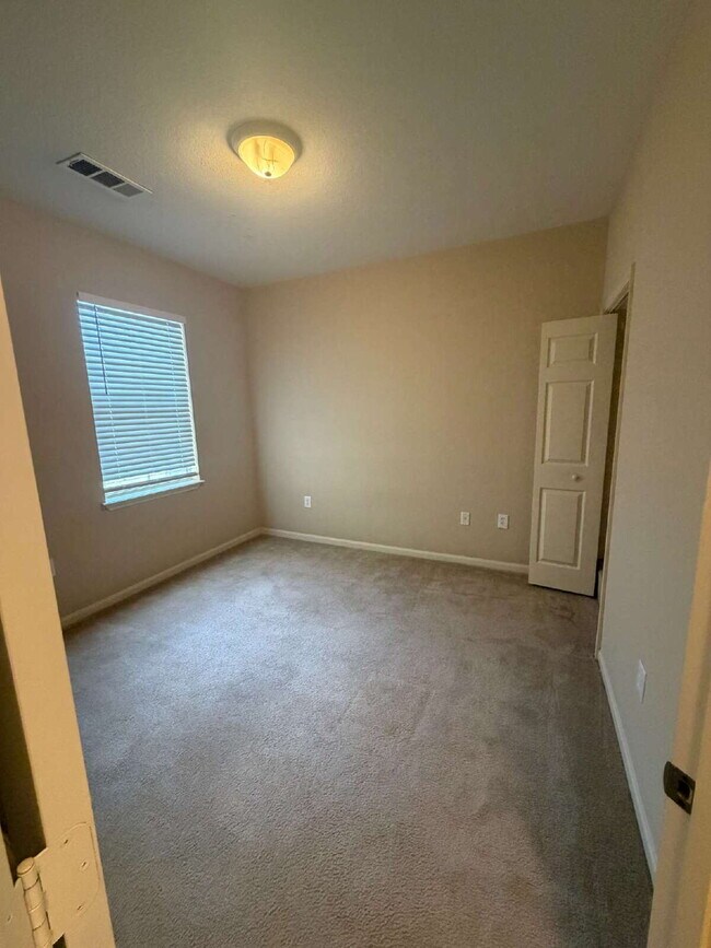 Building Photo - Luxurious 3-Bedroom Condo in Panama City, FL with Spacious Layout and Modern Amenities!