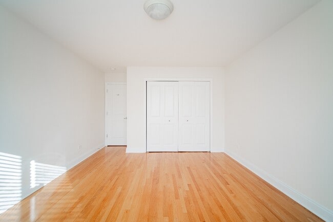 Building Photo - 515 Sheridan Rd