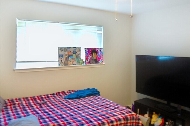 Building Photo - 15510 W Barbara Cir