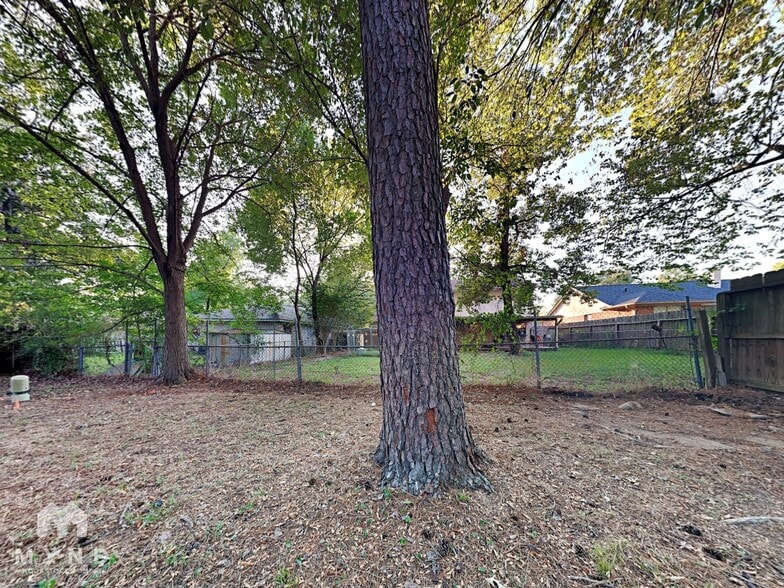 Building Photo - 225 Bedford Ln