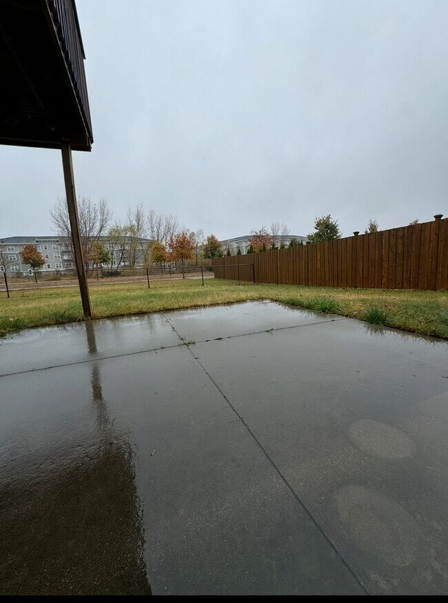 Building Photo - Dogs are welcome no cats this property does not participate in Section 8. Available January 1, 20...