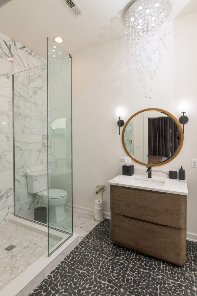 Building Photo - 22 E Elm St