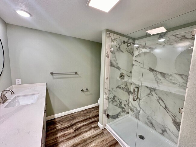 Building Photo - Stunning Upgraded Townhome in Rancho Berna...