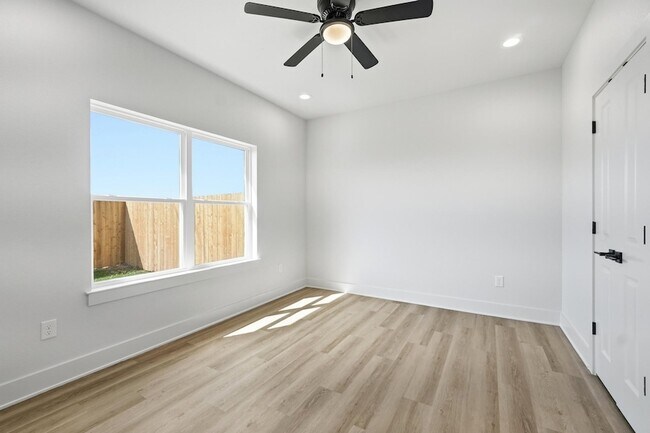 Building Photo - 6517 Inverness St