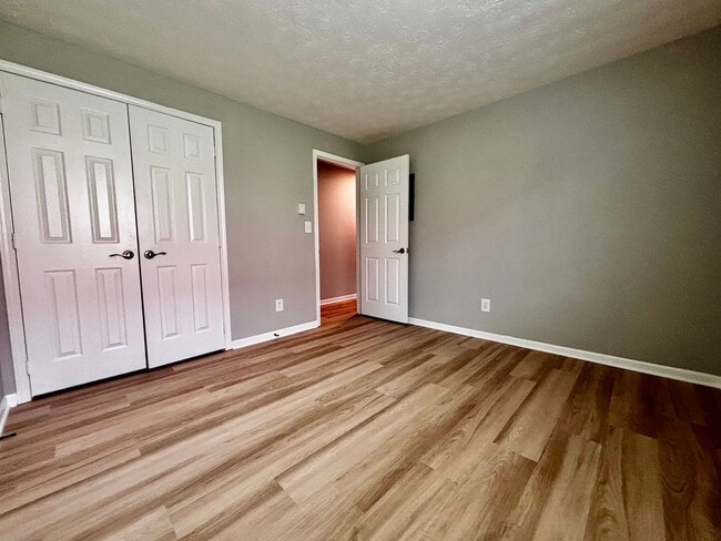 Building Photo - Renovated 2 bedroom in peaceful Englewood ...