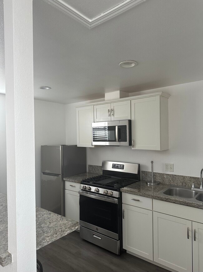 Kitchen - 1911 W 94th St