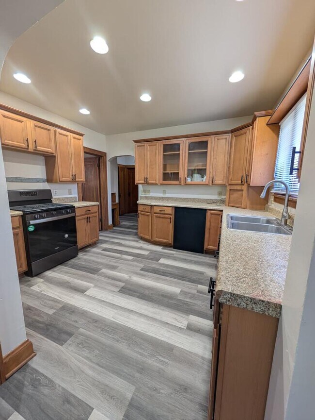 Building Photo - 3215 N 53rd St