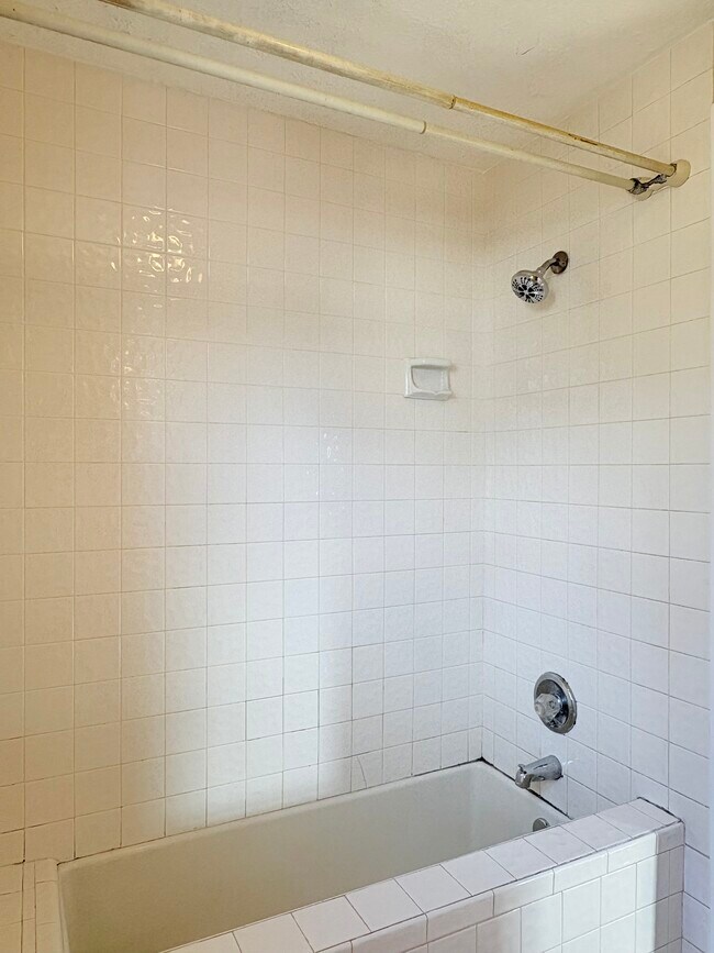 Building Photo - 707 Edgewood St