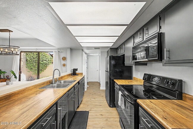 Building Photo - 4525 N 66th St