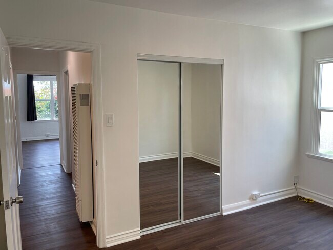 Bedroom - Front/Closet - 1905 S Alma St