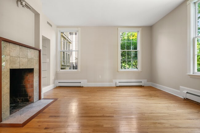 Building Photo - 259 Mt Auburn St