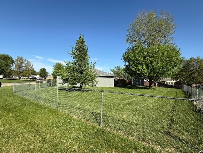 Building Photo - 3916 Fox Ridge Dr