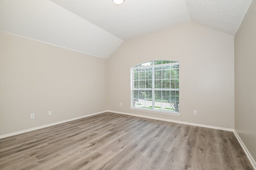 Building Photo - 5717 San Marino Dr