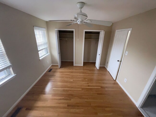 Building Photo - Updated, all brick 3 level townhouse pet friendly townhouse for rent!