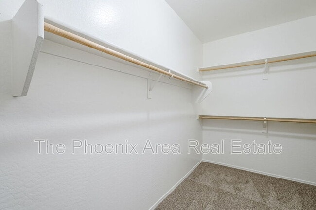 Building Photo - 45929 W Sky Ln