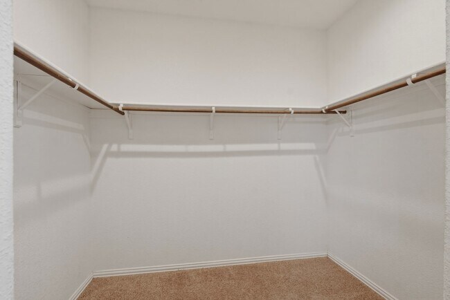 Building Photo - 6910 Kate Reed Dr