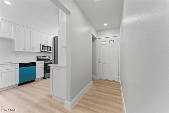Building Photo - 5273 Treetops Dr