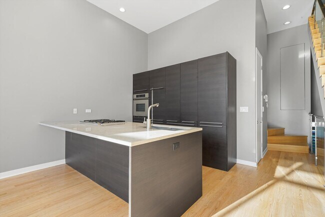 Building Photo - 1541 N Bosworth Ave