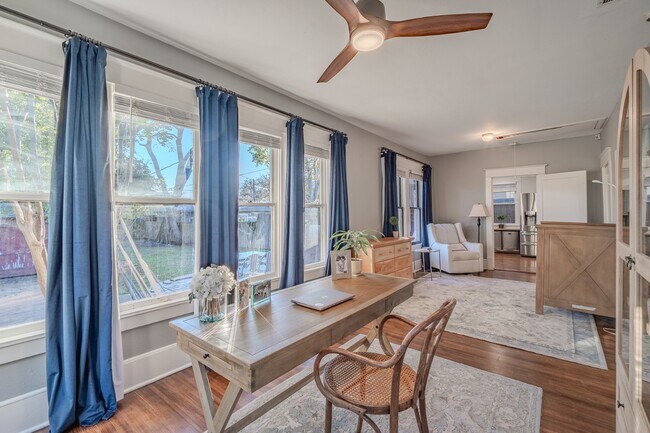 Building Photo - Updated Historically Charming Bungalow walking distance to Greenville Ave