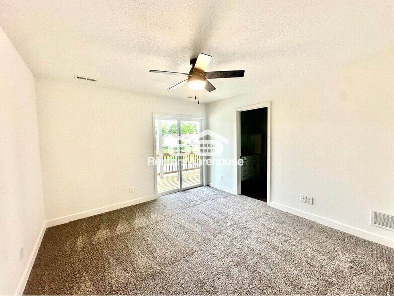 Building Photo - 2107 Willis Ave