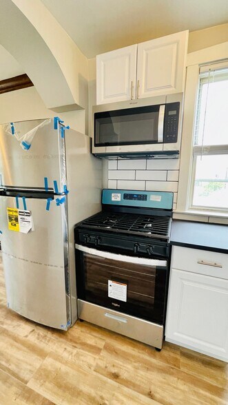 Building Photo - 4211 N Linder Ave