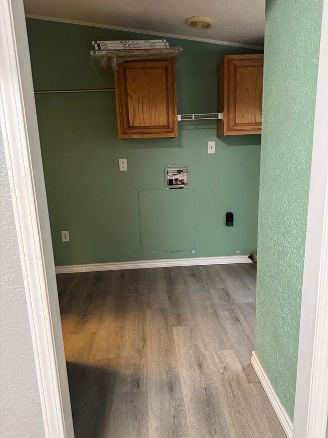 Building Photo - 9724 W 3rd St