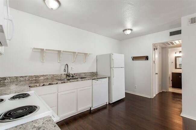 Building Photo - 5722 Gaston Ave