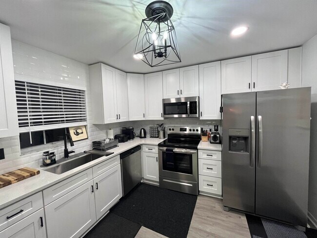 Building Photo - 1010 San Remo Rd