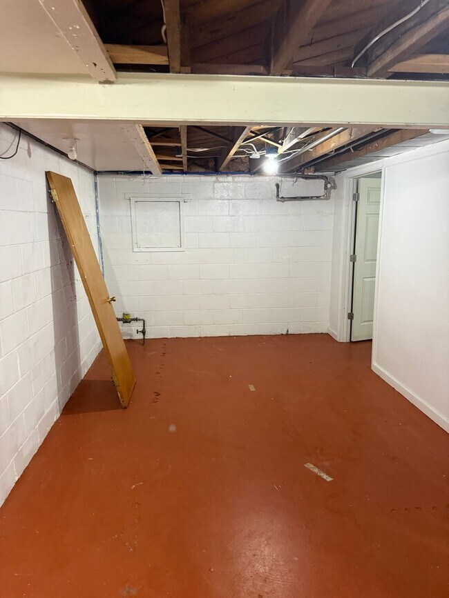 Building Photo - Move-In Ready 2-bedroom, 2-bathroom Home n...