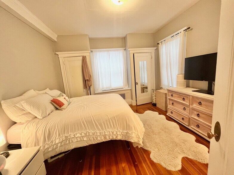 Building Photo - 85 Wallingford Rd