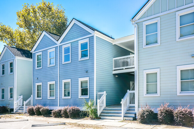 Primary Photo - Downtown Apartment in the Commons