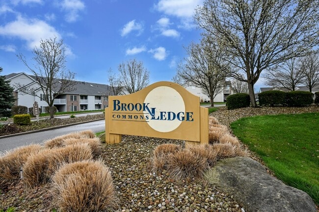 Condo Complex - 1460 Buckingham Gate Blvd