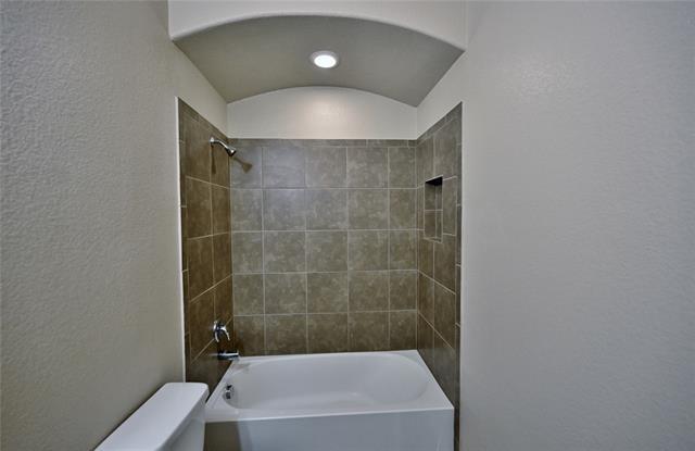 Building Photo - 916 Iona Dr