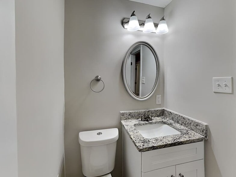 Building Photo - 337 Dartmouth Dr SW