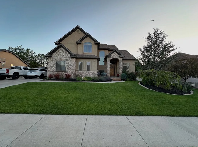 Primary Photo - 6 Bed/3.5 Bathroom house in Herriman