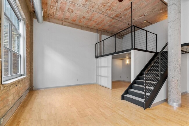 Building Photo - 521 S 7th St