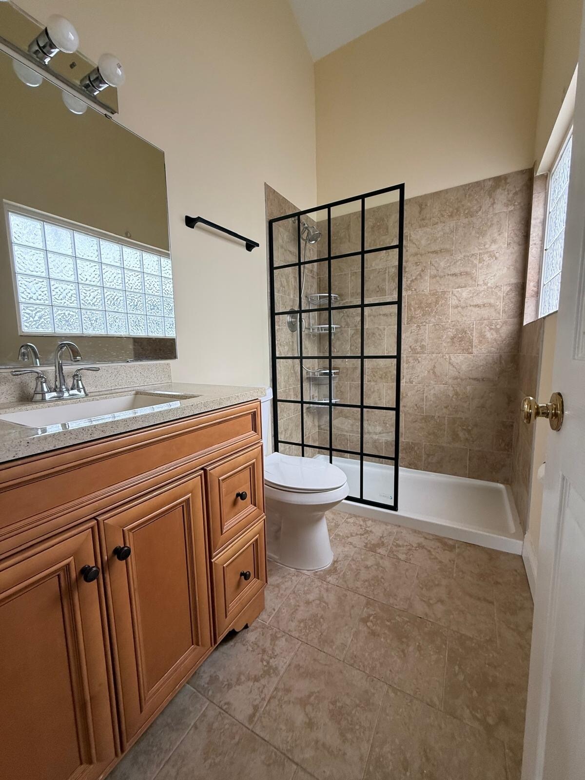 Building Photo - 5785 Kingsbury Pl