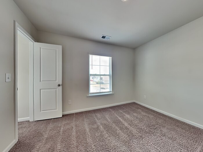 Building Photo - 278 Bent Holly Dr