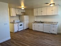 Building Photo - 307 Holly St