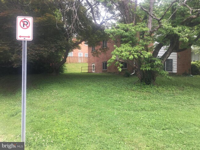 Building Photo - 9200 Bardon Rd