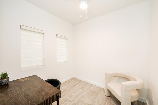 Building Photo - 425 Deer Path Lp