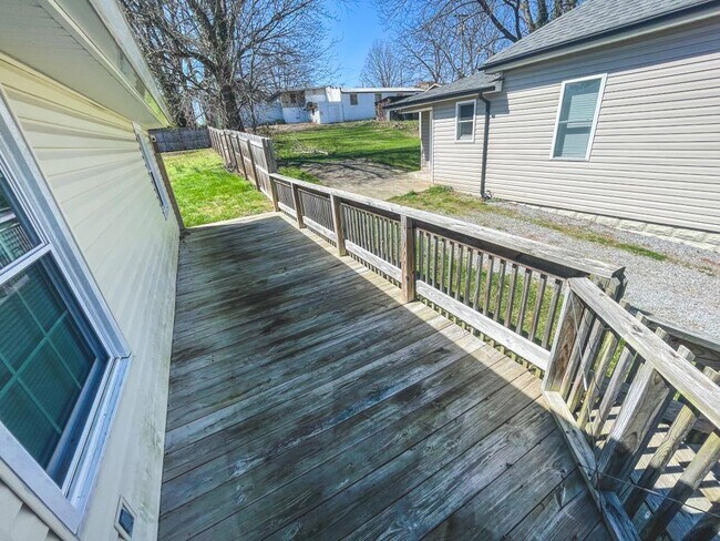 Building Photo - 1206 Golf St