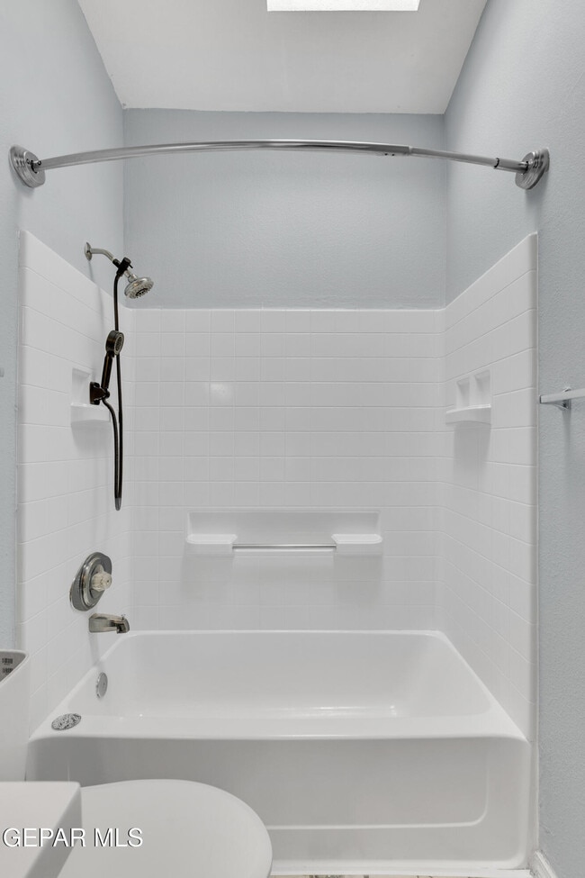 Building Photo - 536 Achim Dr