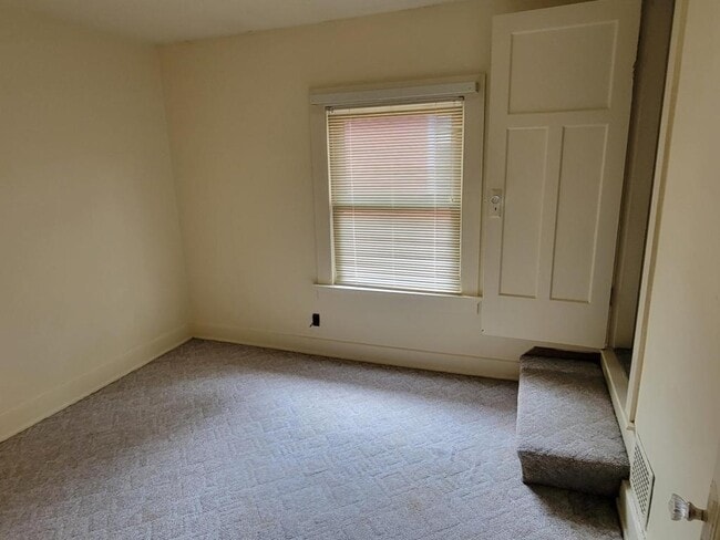 Building Photo - 1053 Highland Ave