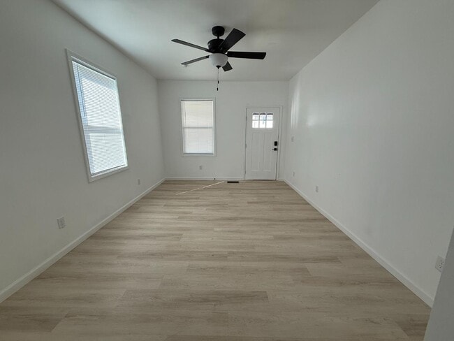 Building Photo - 705 E Riverside Dr
