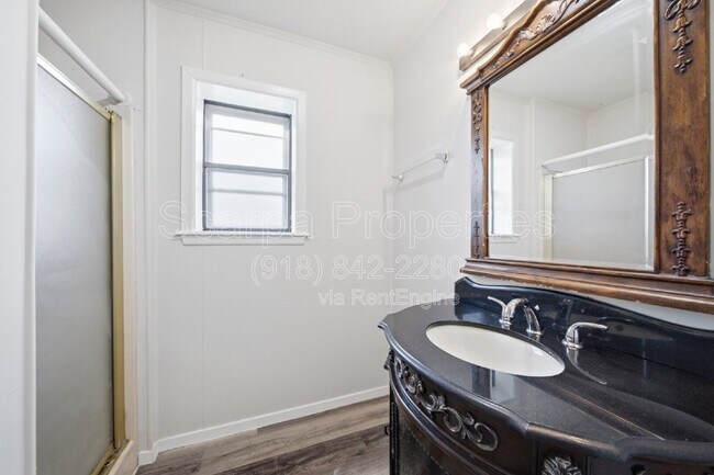 Building Photo - 4530 E 6th St