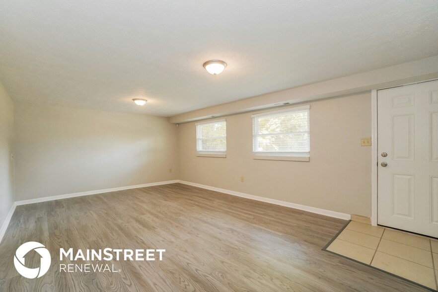 Building Photo - 1374 Chesterton Square S