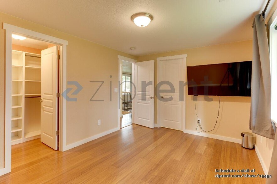 Building Photo - 5705 38th Ct SE