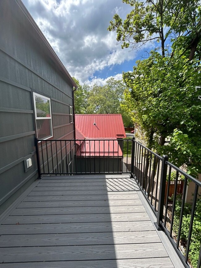 Building Photo - 2 Bedroom | 2 Bathroom Upstairs Duplex