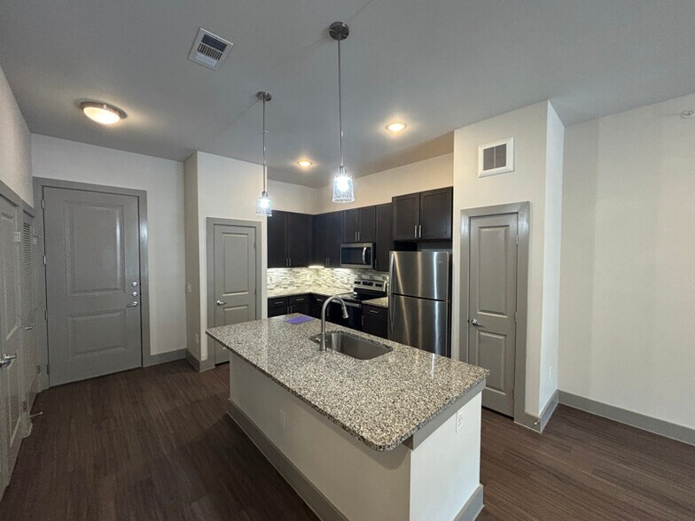 Building Photo - 1050 Wittenburg